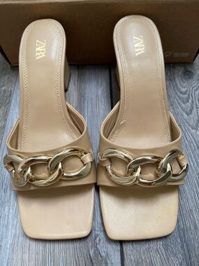 Women Zara Nude Chain-Accent Block Heel Mules Tacon Ancho Sandal 7.5 Worn Once